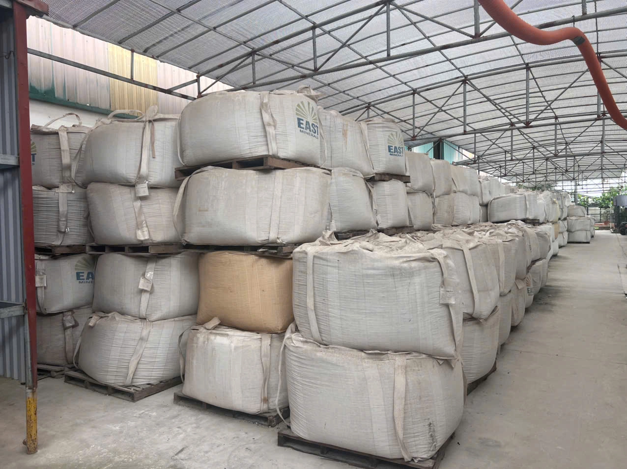 Hơn cả vật liệu, đó là <br />
<span class="uk-text-primary">Nền tảng của nghệ thuật</span>